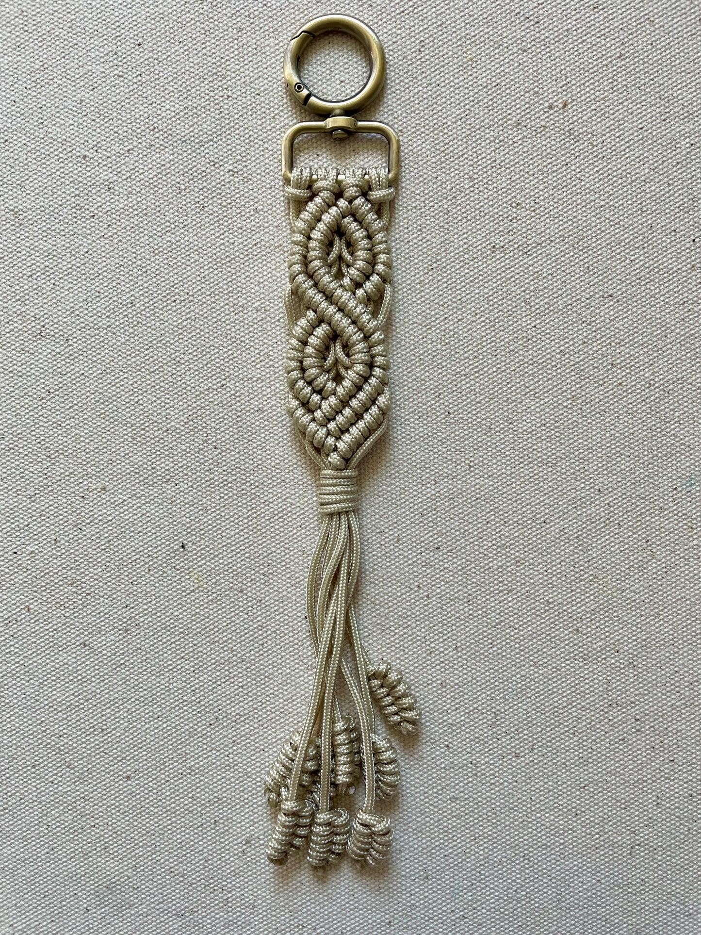 Macramé Paracord Keychain – Cream Double Diamond Knot