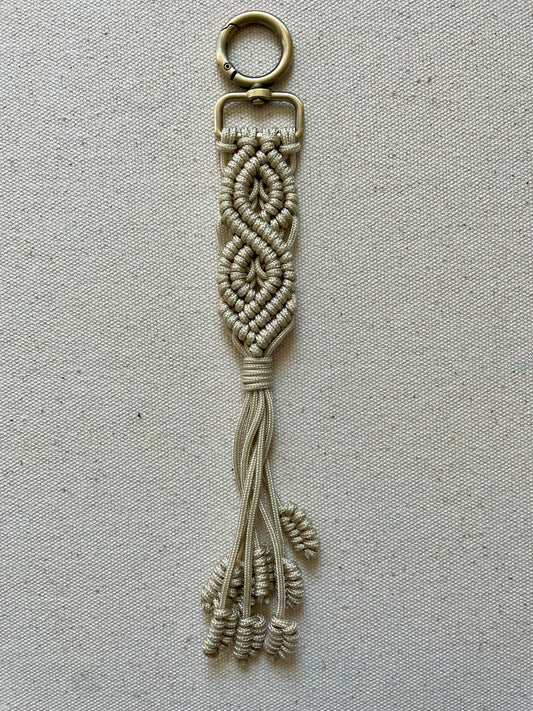Macramé Paracord Keychain – Cream Double Diamond Knot