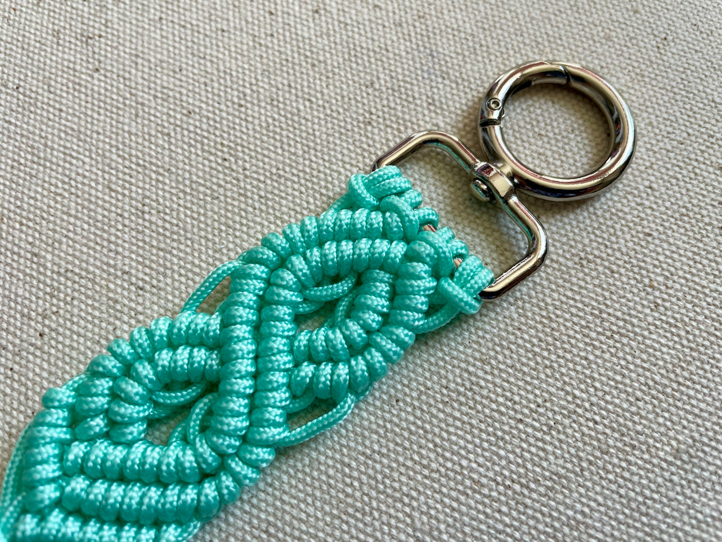 Macramé Paracord Keychain – Mint Double Diamond Knot