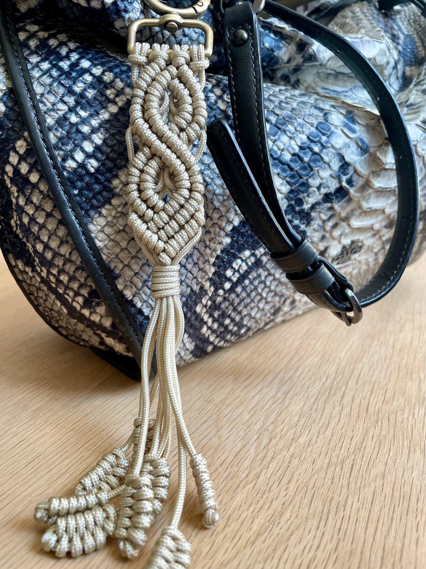 Macramé Paracord Keychain – Cream Double Diamond Knot