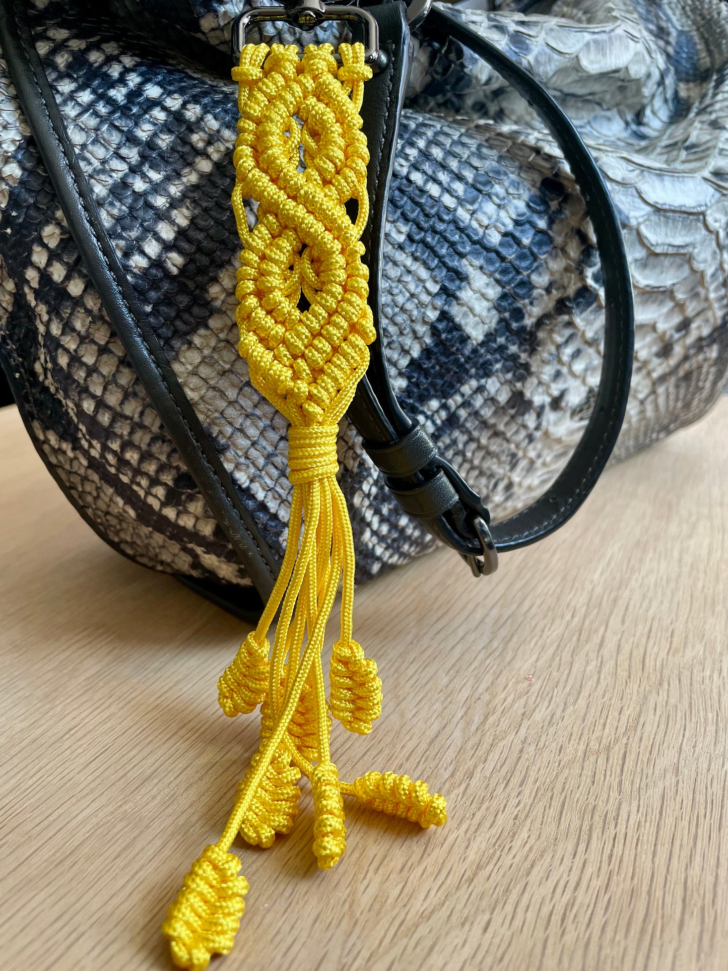 Macramé Paracord Keychain – Yellow Gold Double Diamond Knot