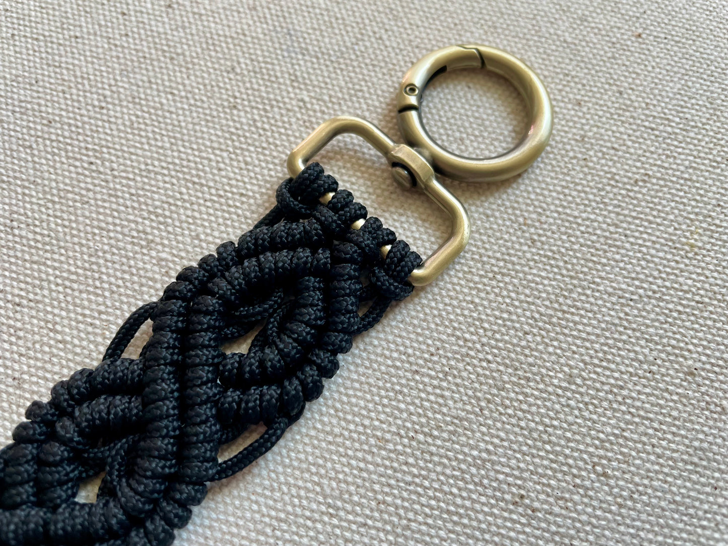 Macramé Paracord Keychain – Black Double Diamond Knot