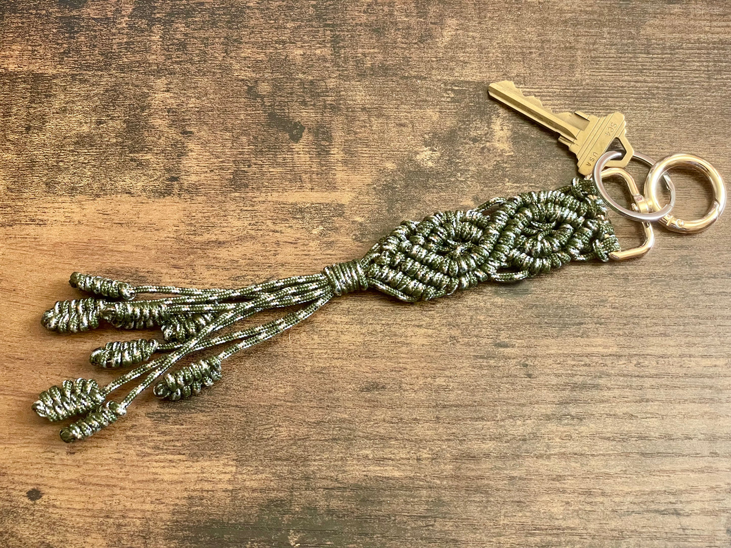 Macramé Paracord Keychain – Olive Multi Double Diamond Knot