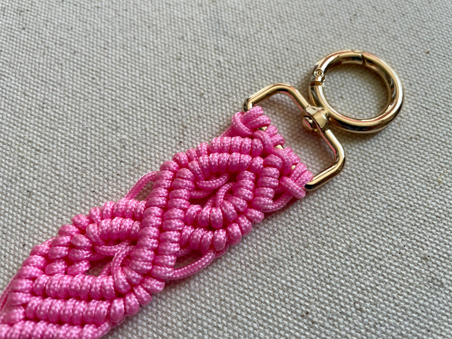 Macramé Paracord Keychain – Pink Double Diamond Knot