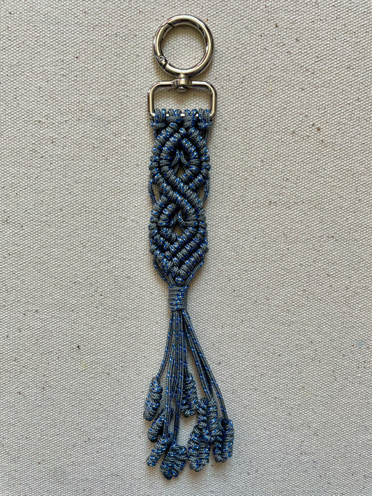 Macramé Paracord Keychain – Grey Multi Double Diamond Knot