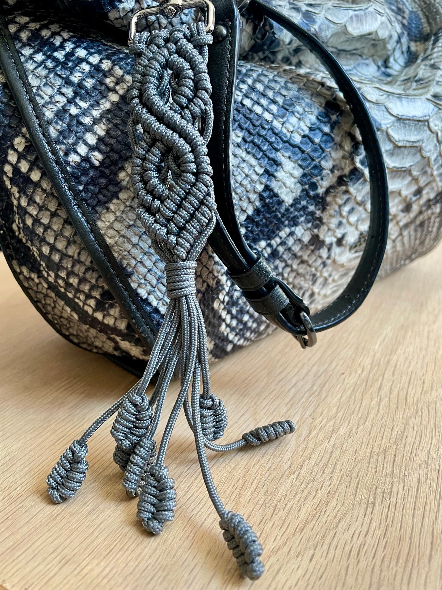 Macramé Paracord Keychain – Dark Grey Double Diamond Knot