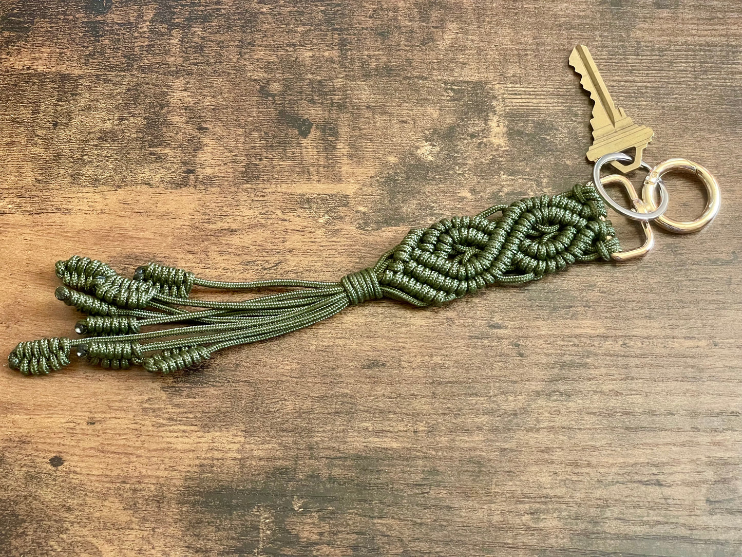 Macramé Paracord Keychain – Olive Double Diamond Knot