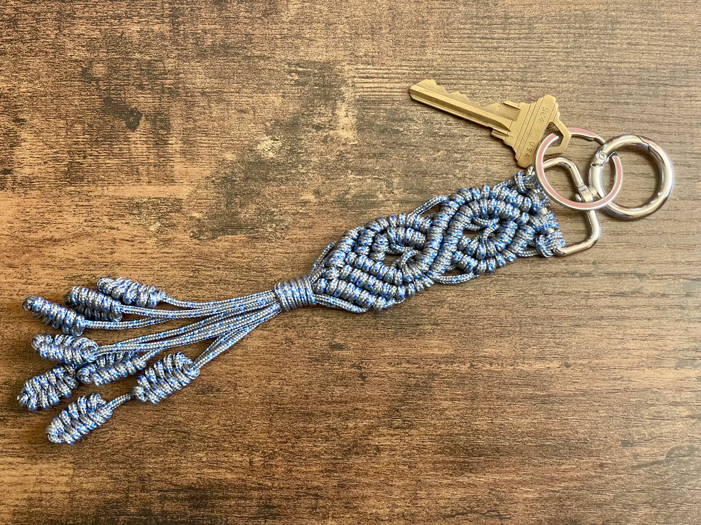 Macramé Paracord Keychain – Grey Multi Double Diamond Knot