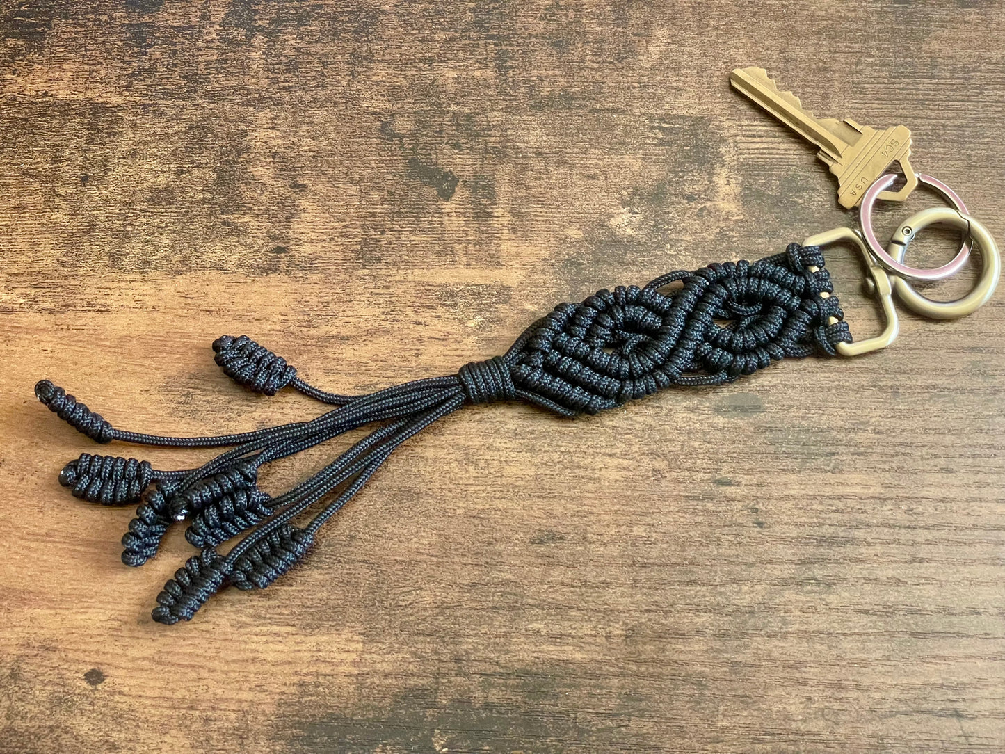 Macramé Paracord Keychain – Black Double Diamond Knot