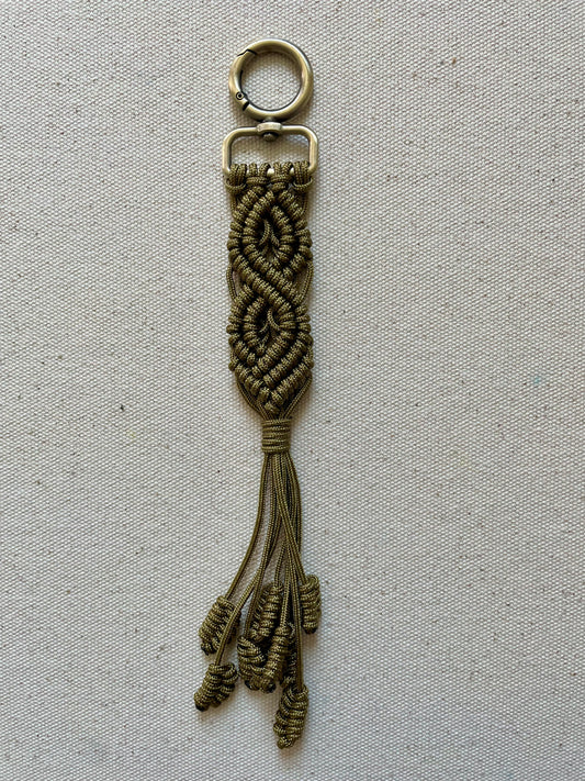 Macramé Paracord Keychain – Orégano Double Diamond Knot