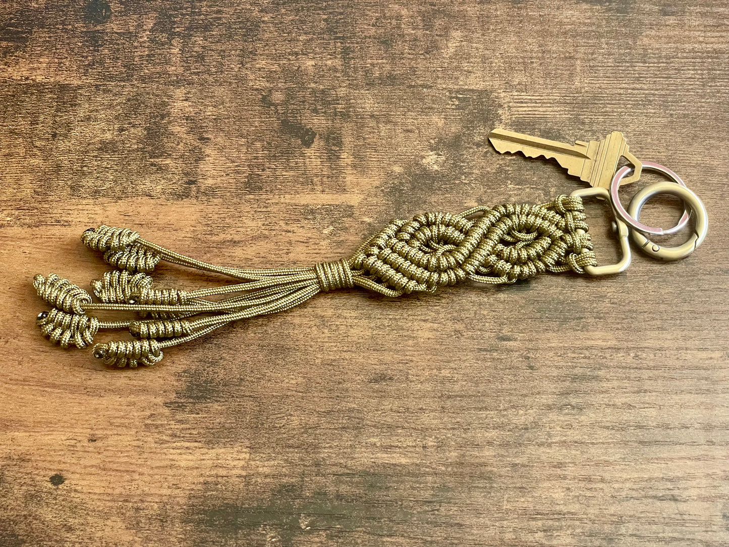 Macramé Paracord Keychain – Orégano Double Diamond Knot
