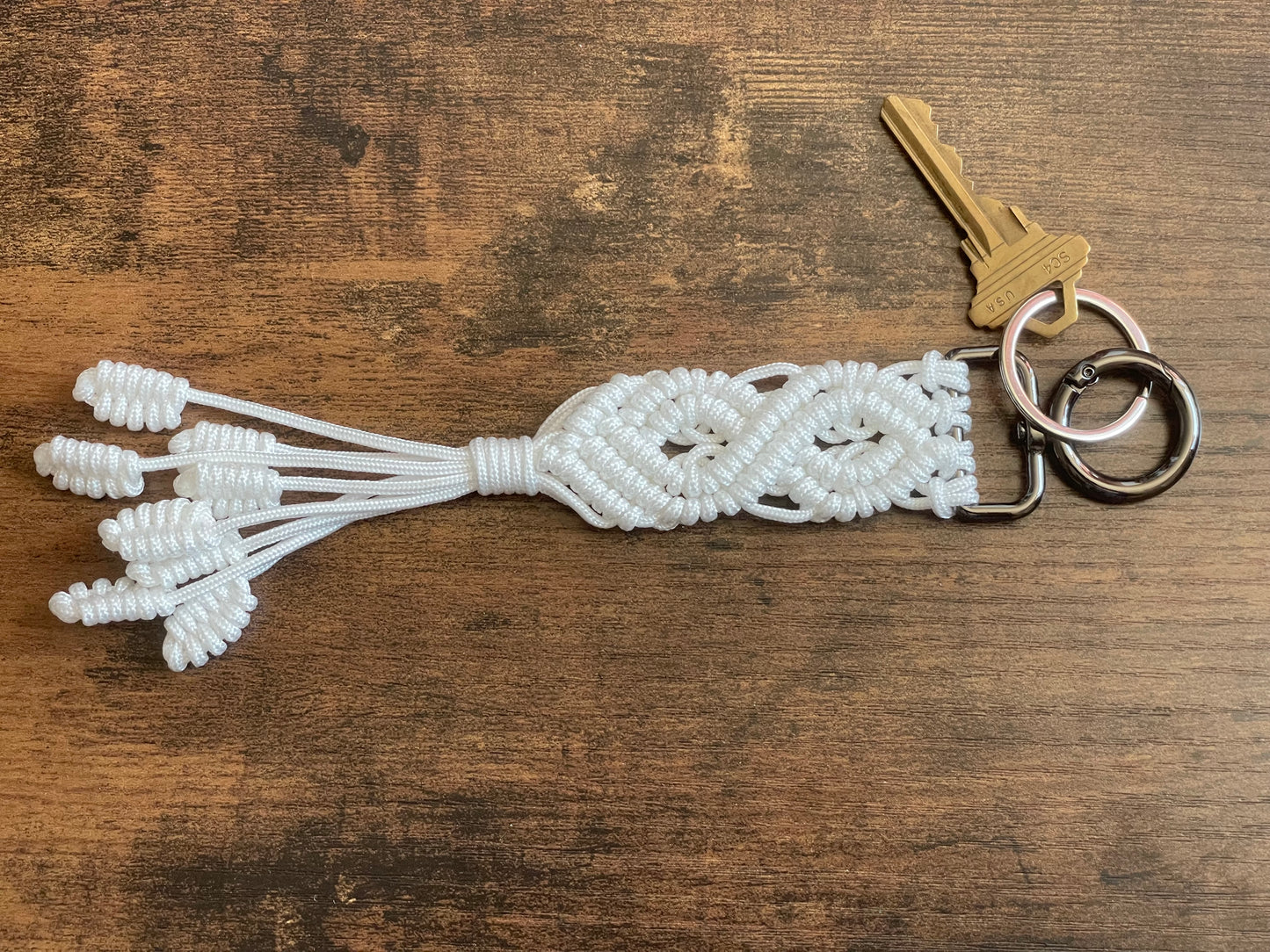 Macramé Paracord Keychain – White Double Diamond Knot