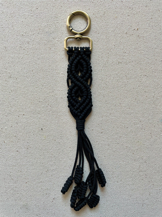 Macramé Paracord Keychain – Black Double Diamond Knot