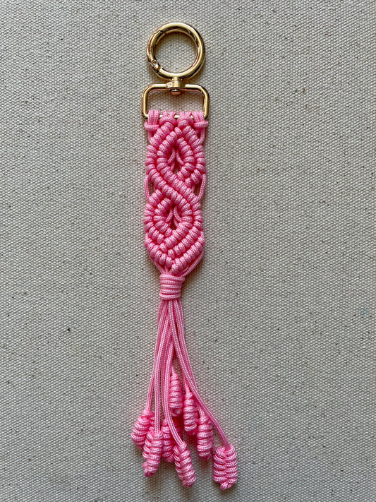 Macramé Paracord Keychain – Baby Pink Double Diamond Knot