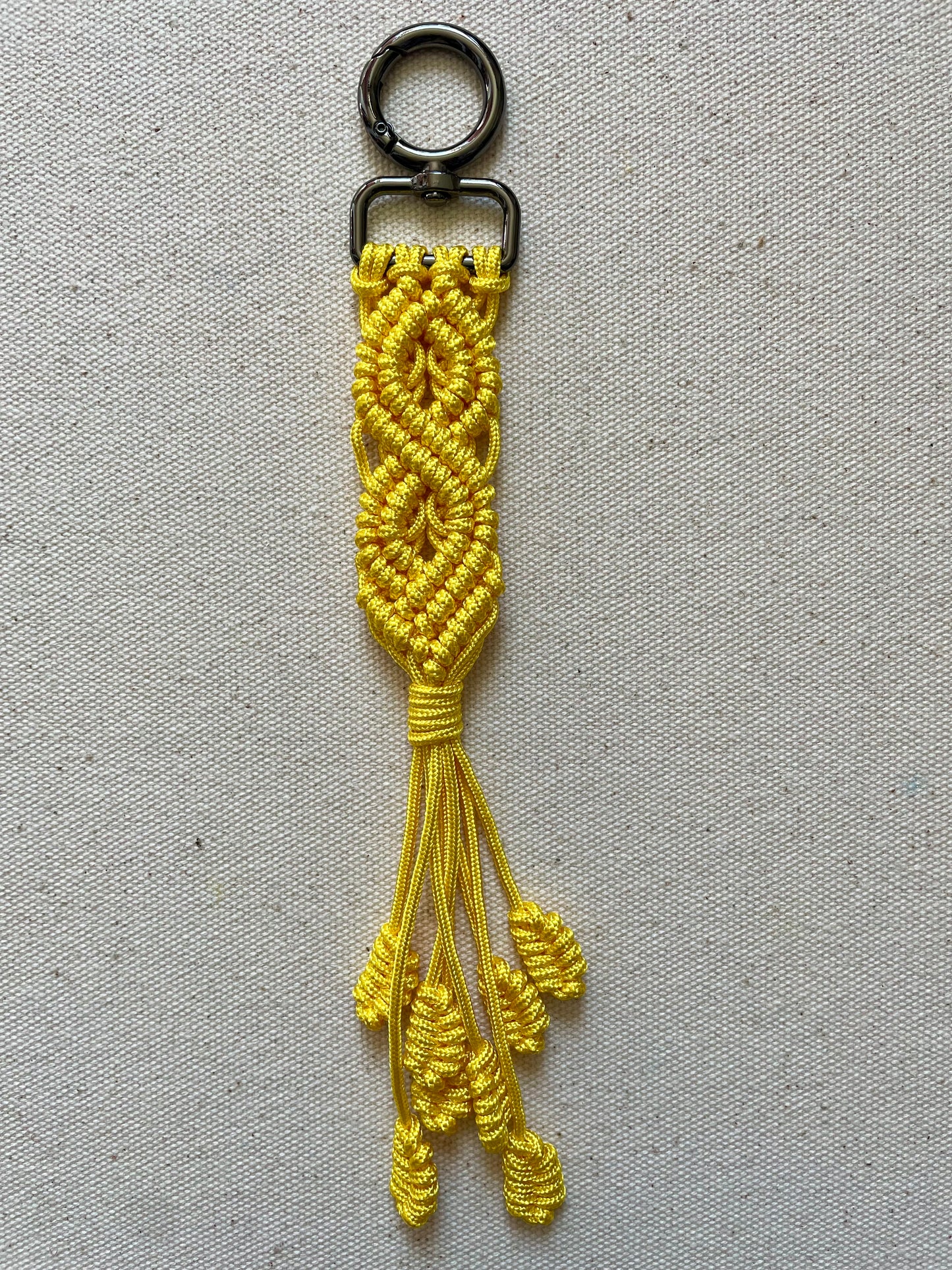 Macramé Paracord Keychain – Yellow Gold Double Diamond Knot