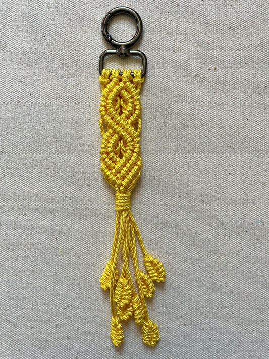 Macramé Paracord Keychain – Yellow Gold Double Diamond Knot