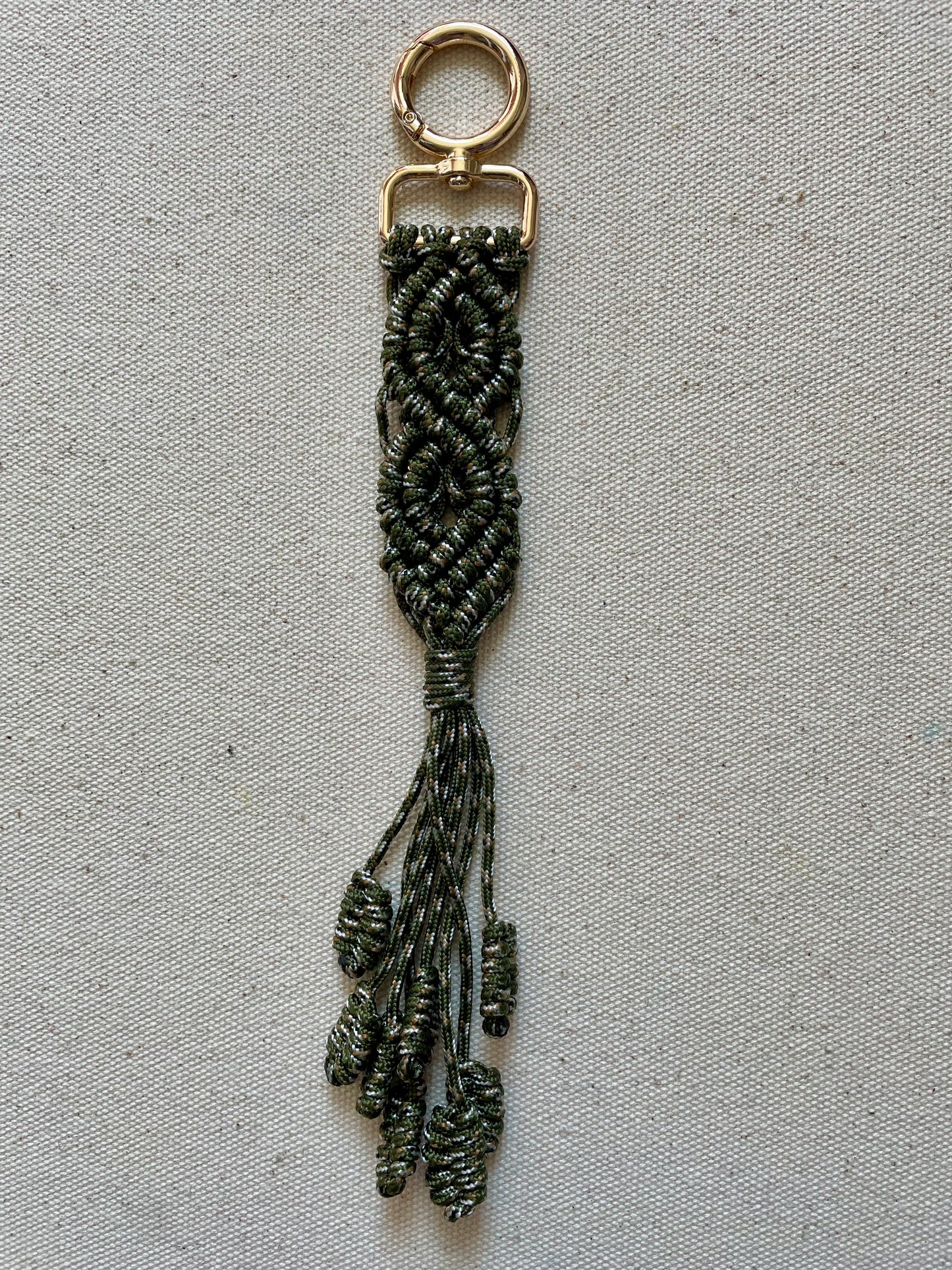 Macramé Paracord Keychain – Olive Multi Double Diamond Knot