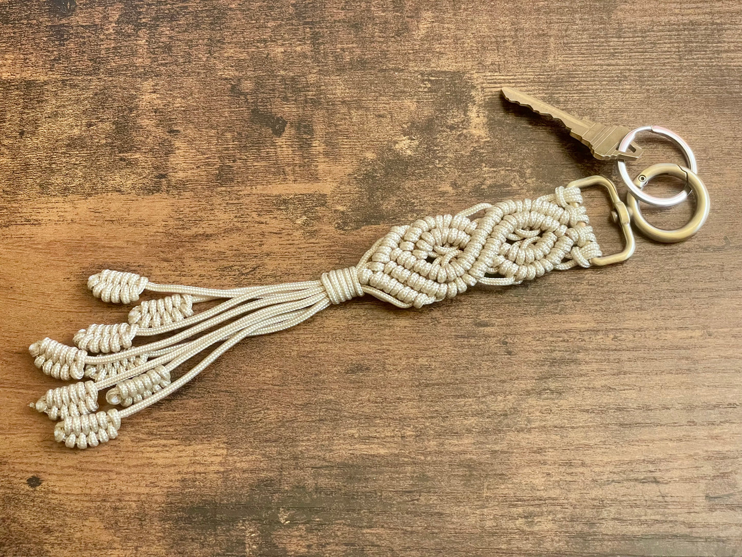 Macramé Paracord Keychain – Cream Double Diamond Knot