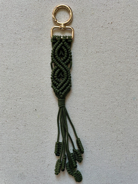 Macramé Paracord Keychain – Olive Double Diamond Knot
