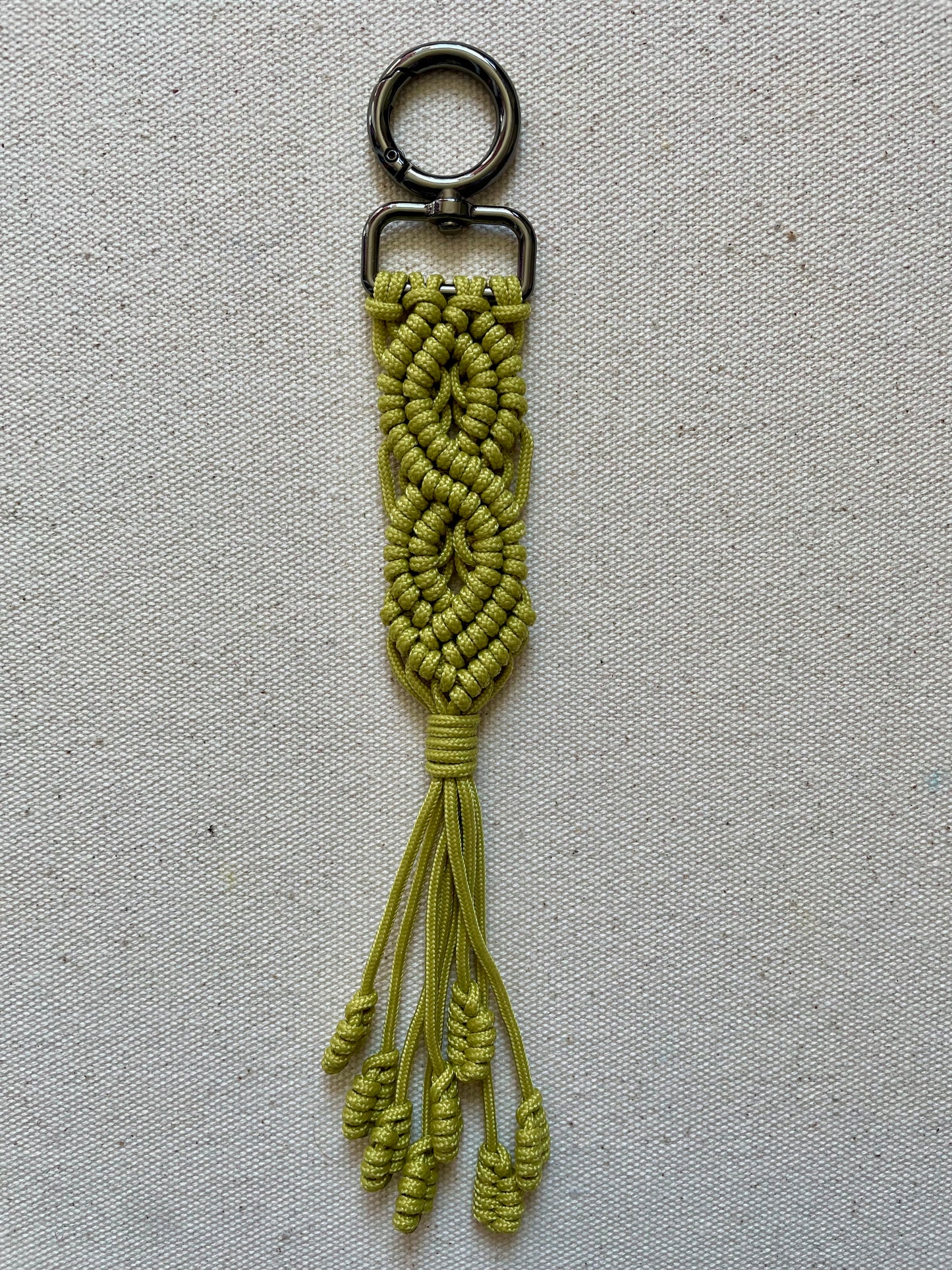 Macramé Paracord Keychain – Green Khaki Double Diamond Knot