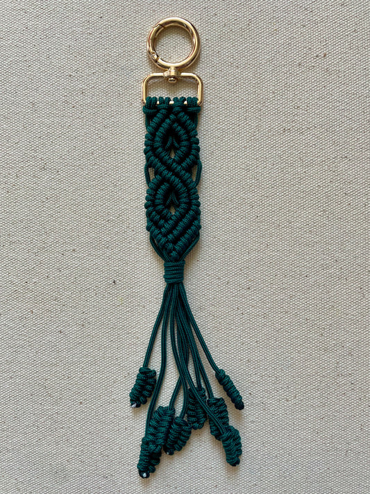 Macramé Paracord Keychain – Forest Green Double Diamond Knot