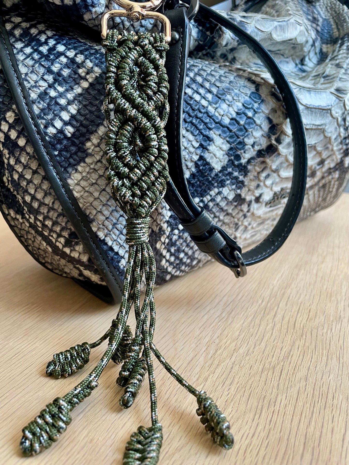 Macramé Paracord Keychain – Olive Multi Double Diamond Knot