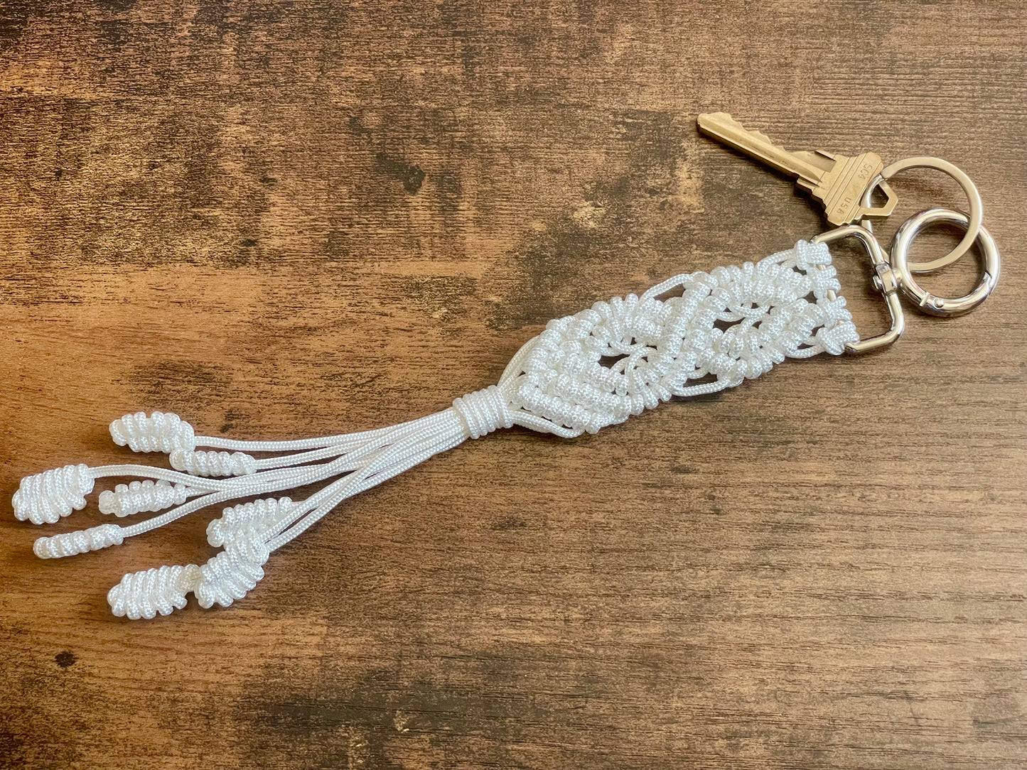 Macramé Paracord Keychain – Glossy White Double Diamond Knot