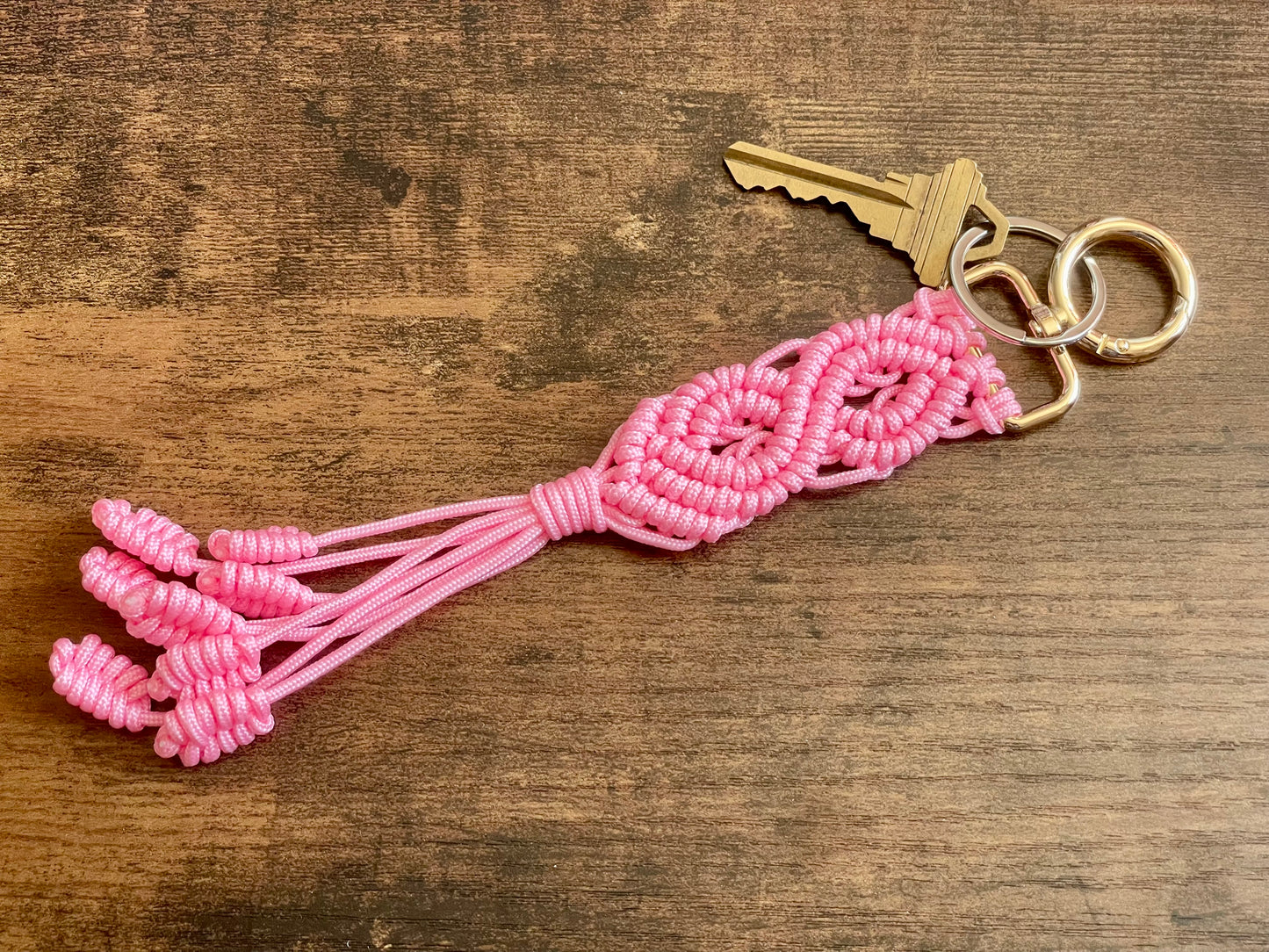 Macramé Paracord Keychain – Baby Pink Double Diamond Knot