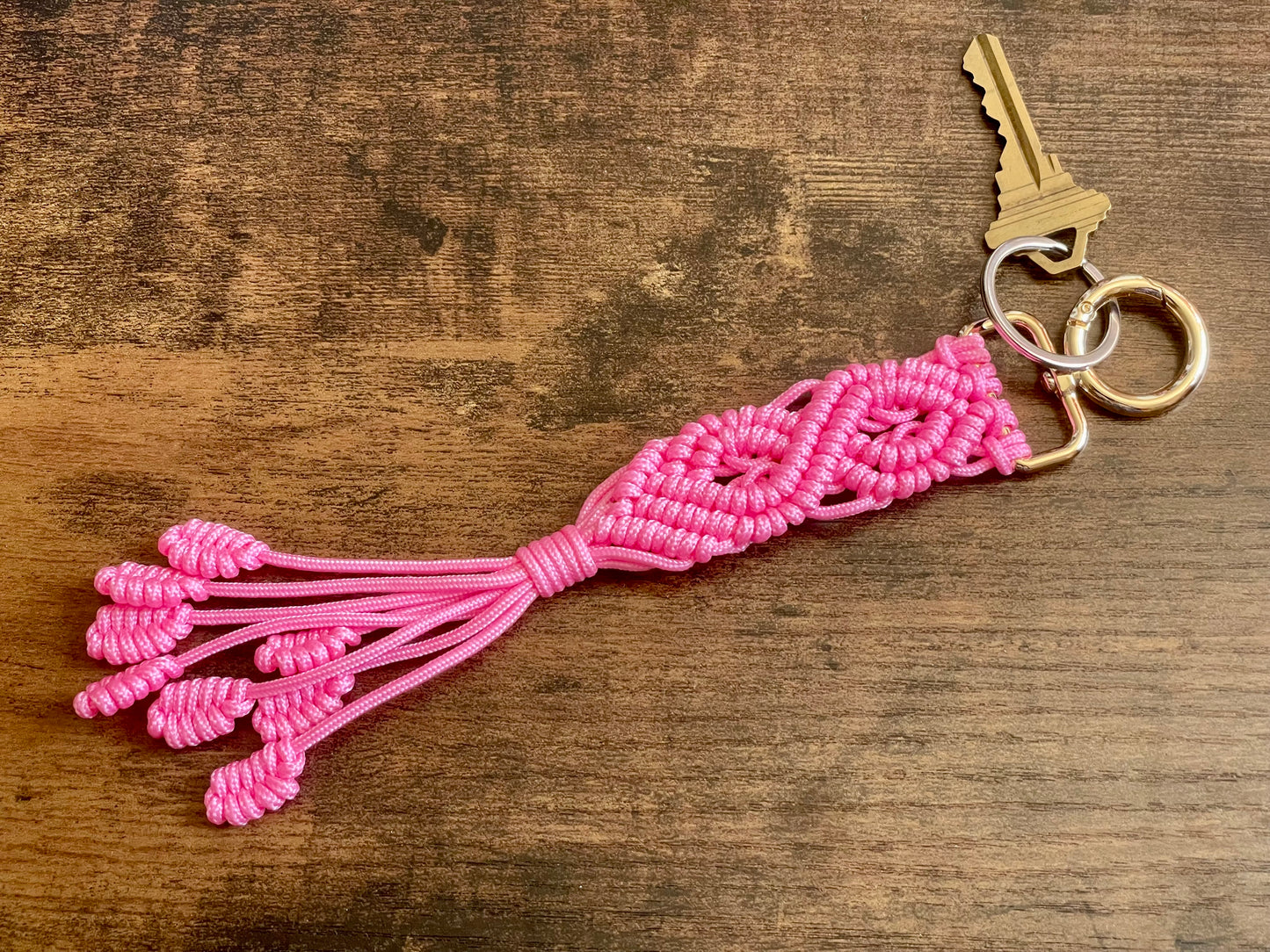 Macramé Paracord Keychain – Pink Double Diamond Knot