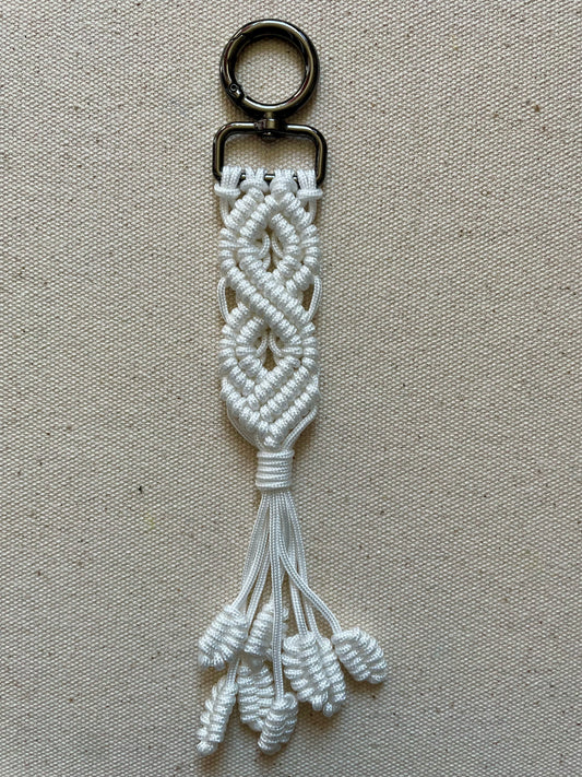 Macramé Paracord Keychain – White Double Diamond Knot