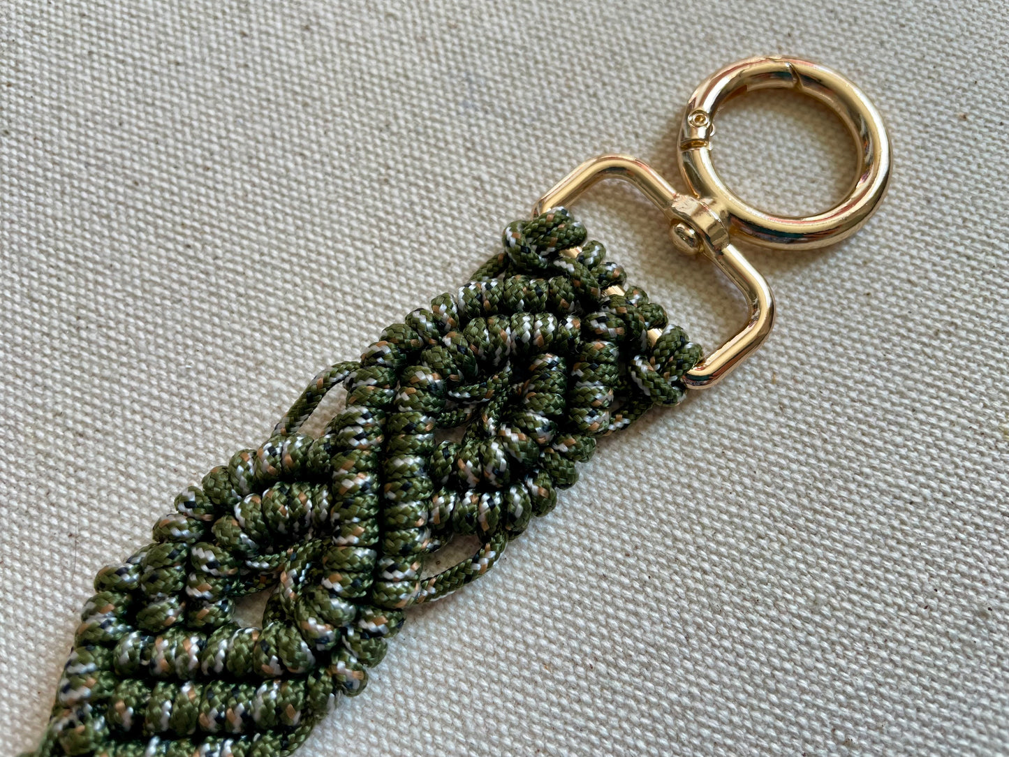 Macramé Paracord Keychain – Olive Multi Double Diamond Knot