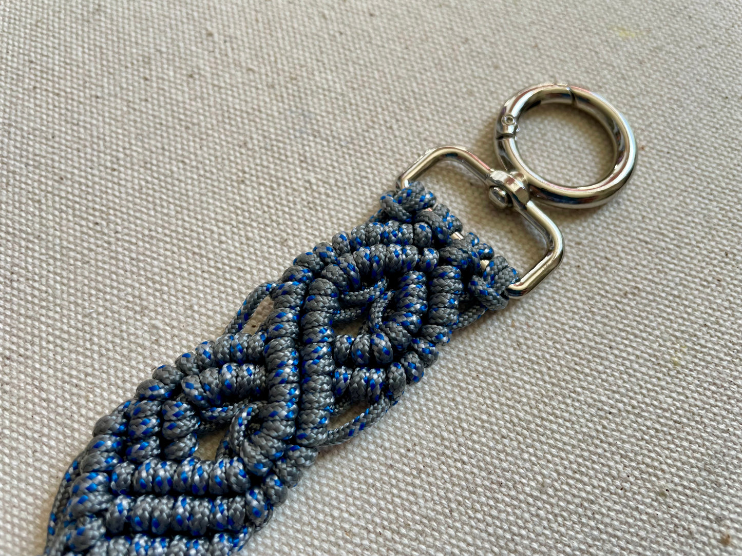 Macramé Paracord Keychain – Grey Multi Double Diamond Knot