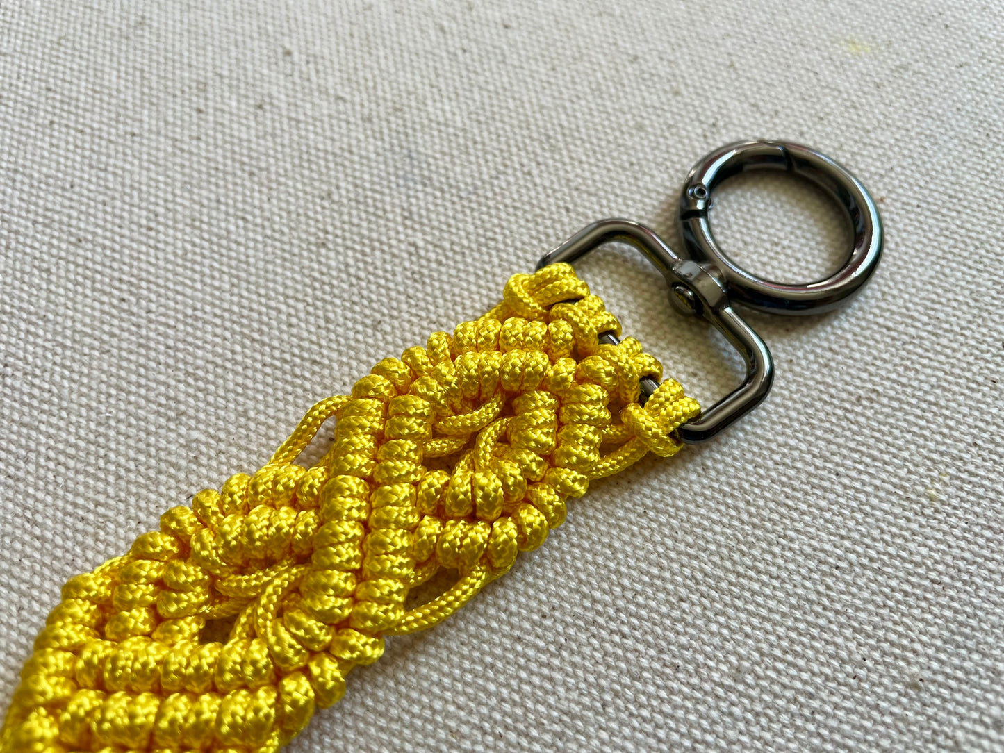 Macramé Paracord Keychain – Yellow Gold Double Diamond Knot