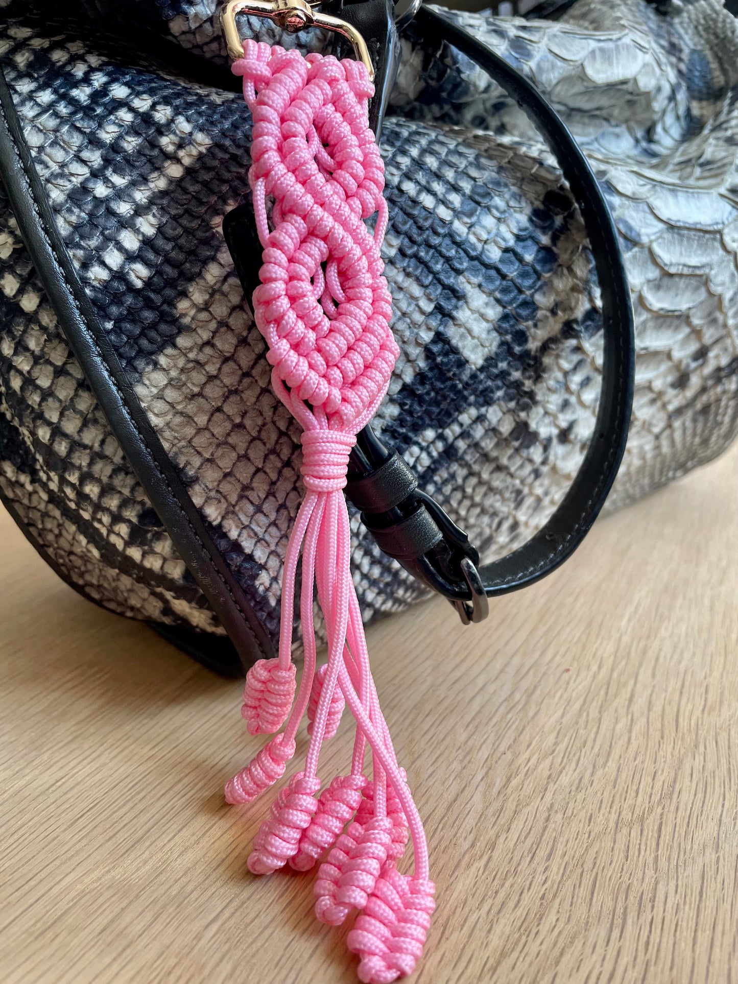 Macramé Paracord Keychain – Baby Pink Double Diamond Knot