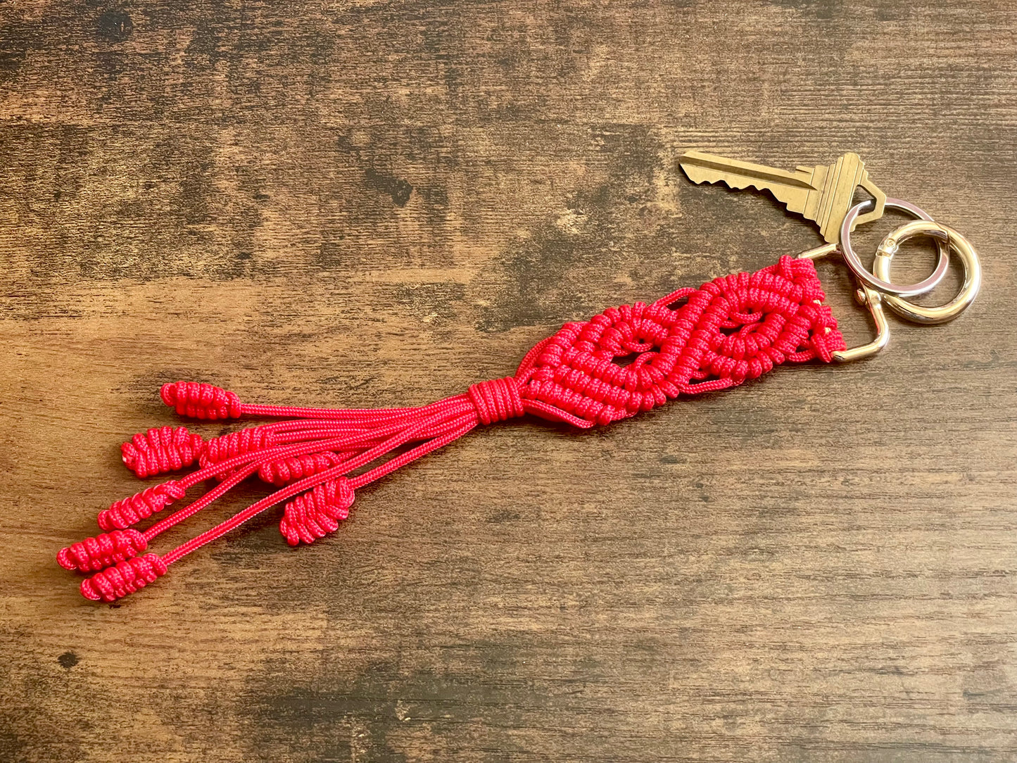 Macramé Paracord Keychain – Red Double Diamond Knot