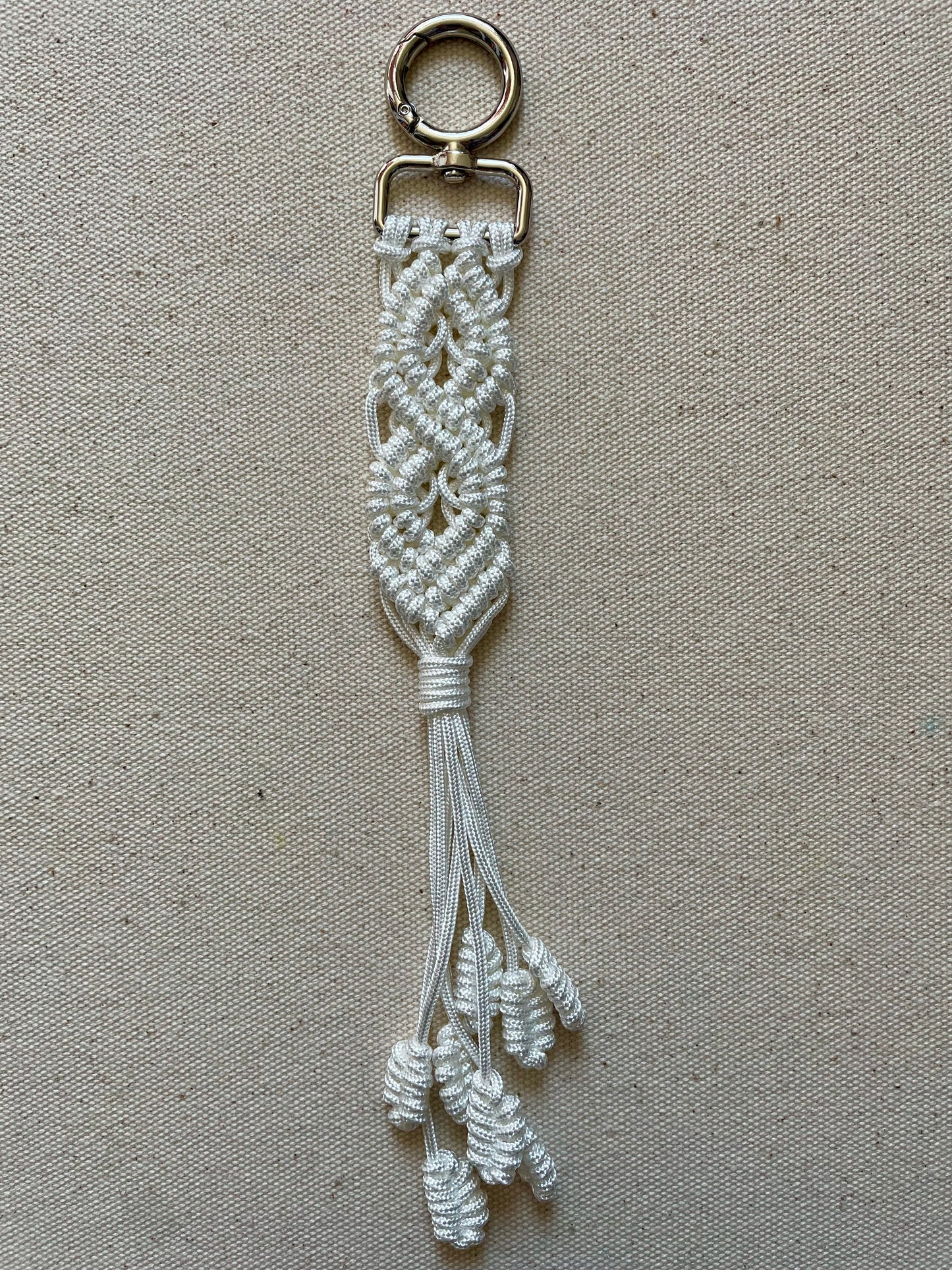 Macramé Paracord Keychain – Glossy White Double Diamond Knot