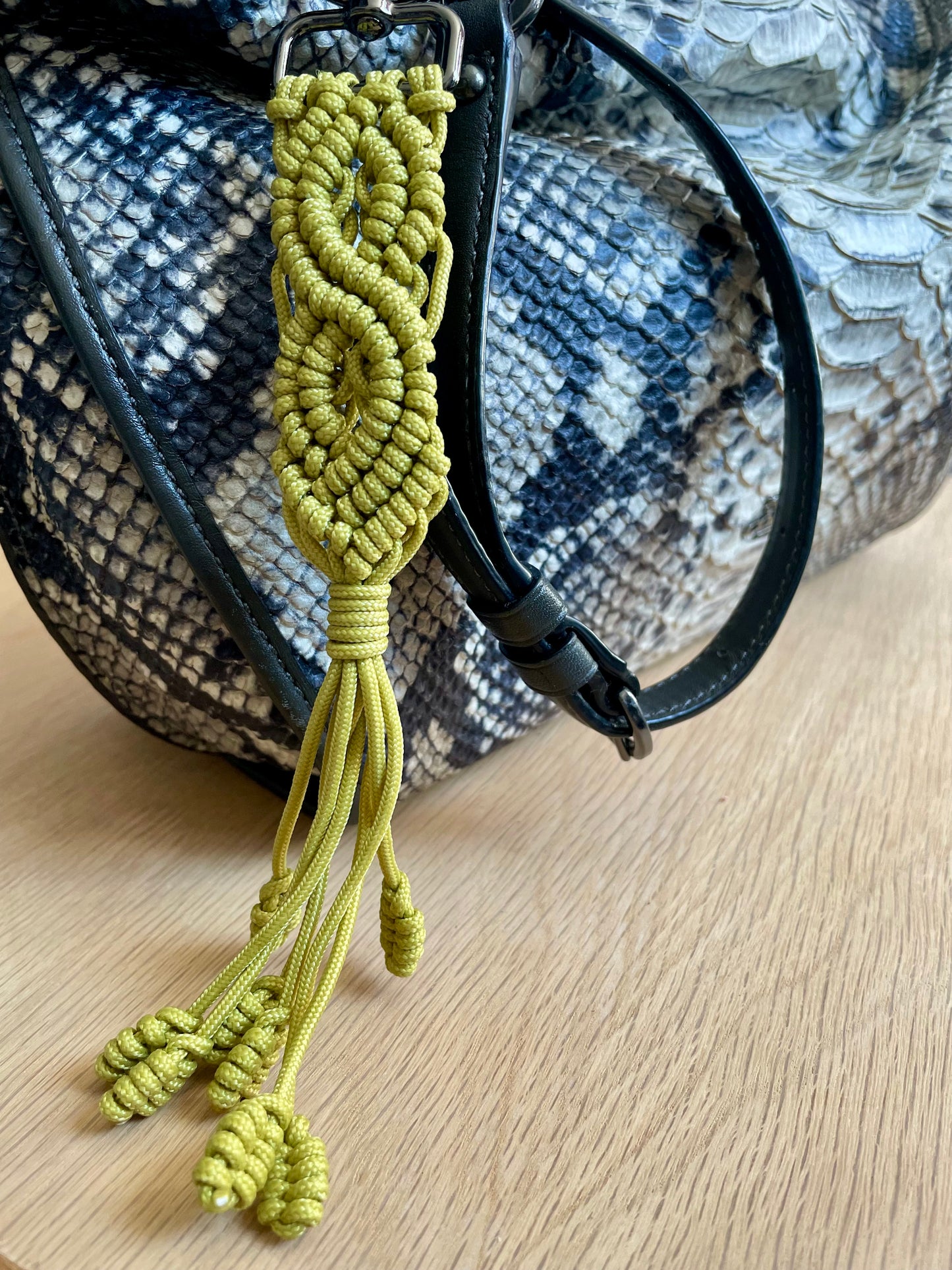 Macramé Paracord Keychain – Green Khaki Double Diamond Knot