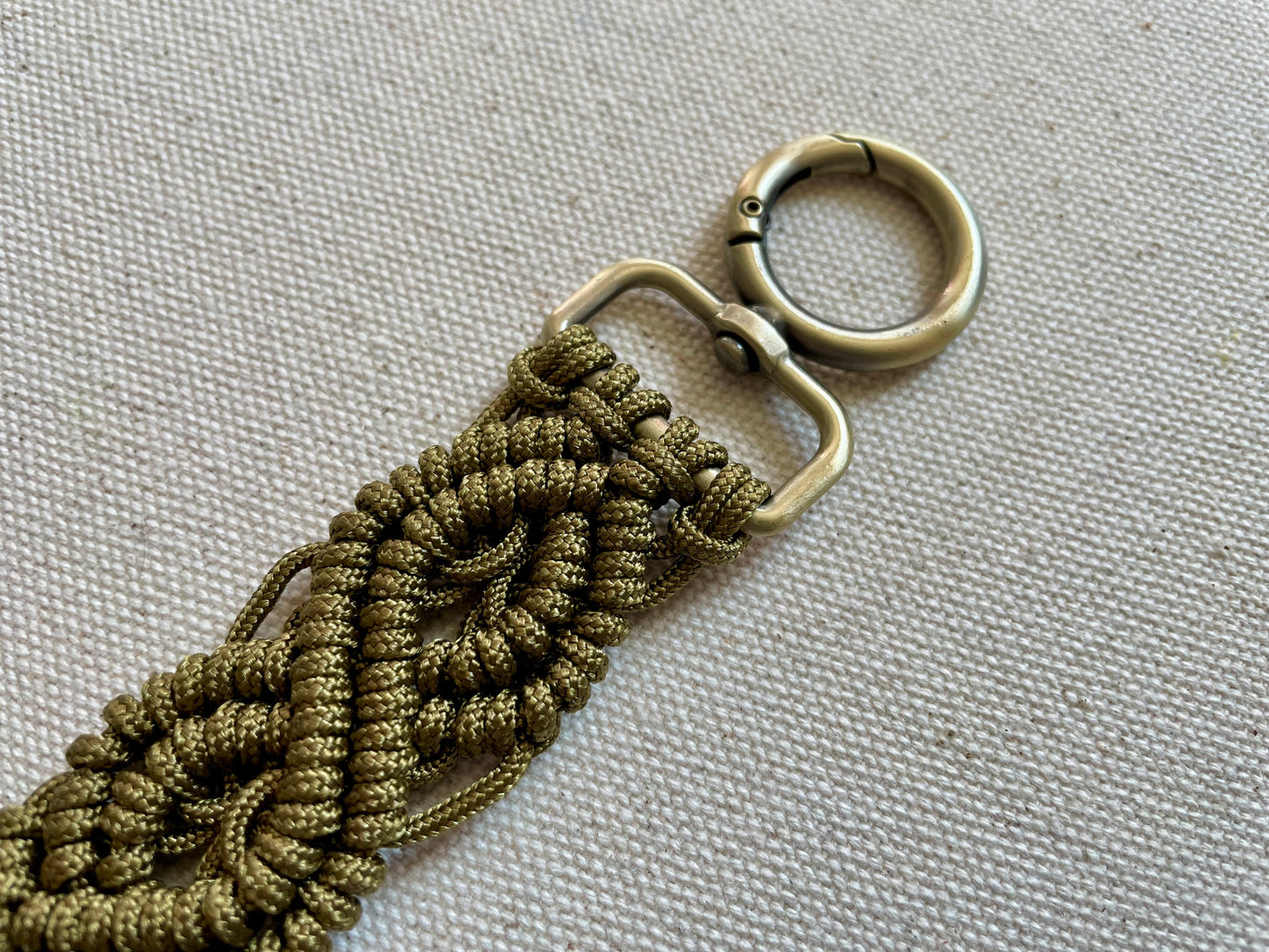 Macramé Paracord Keychain – Orégano Double Diamond Knot