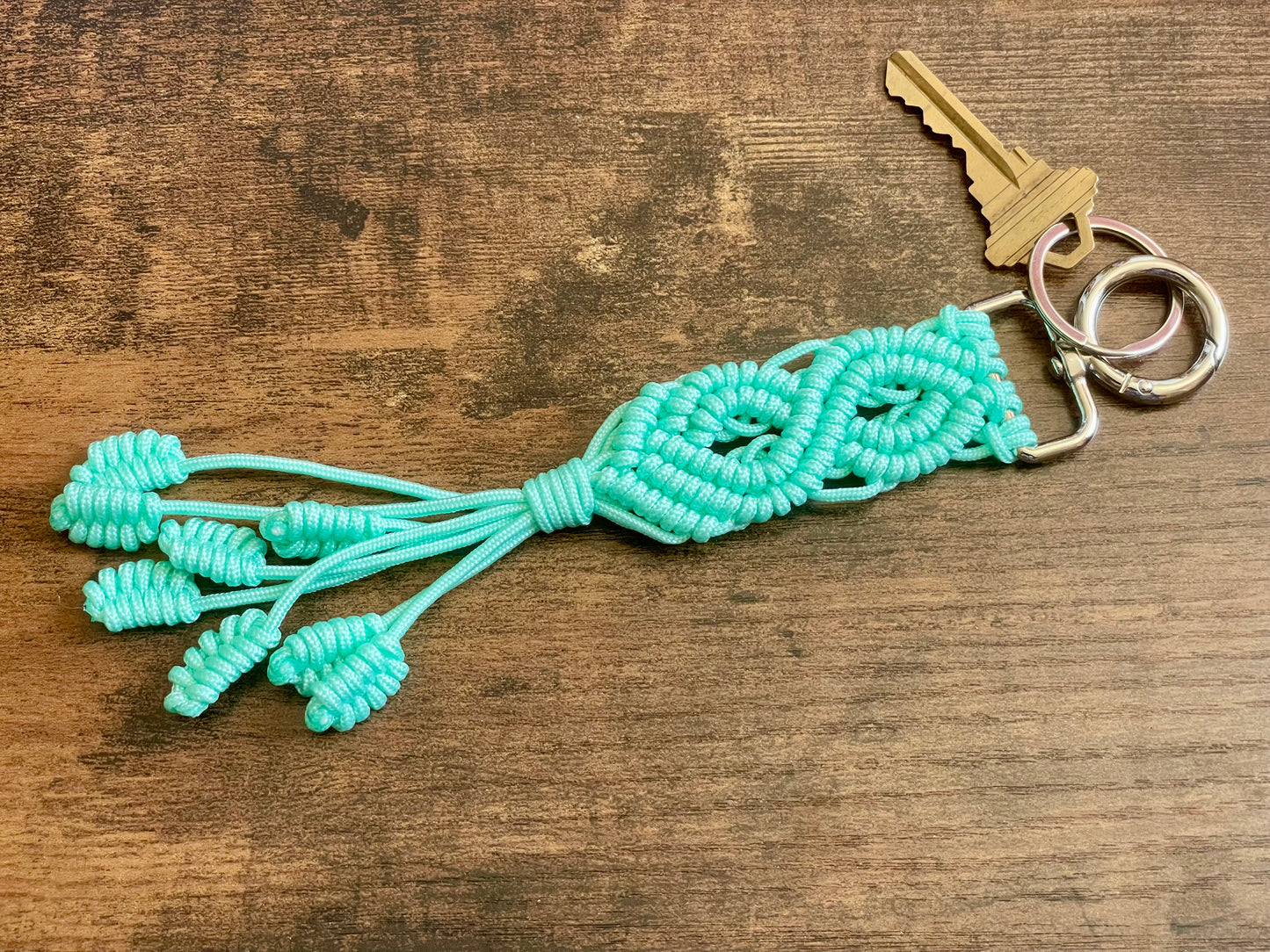 Macramé Paracord Keychain – Mint Double Diamond Knot