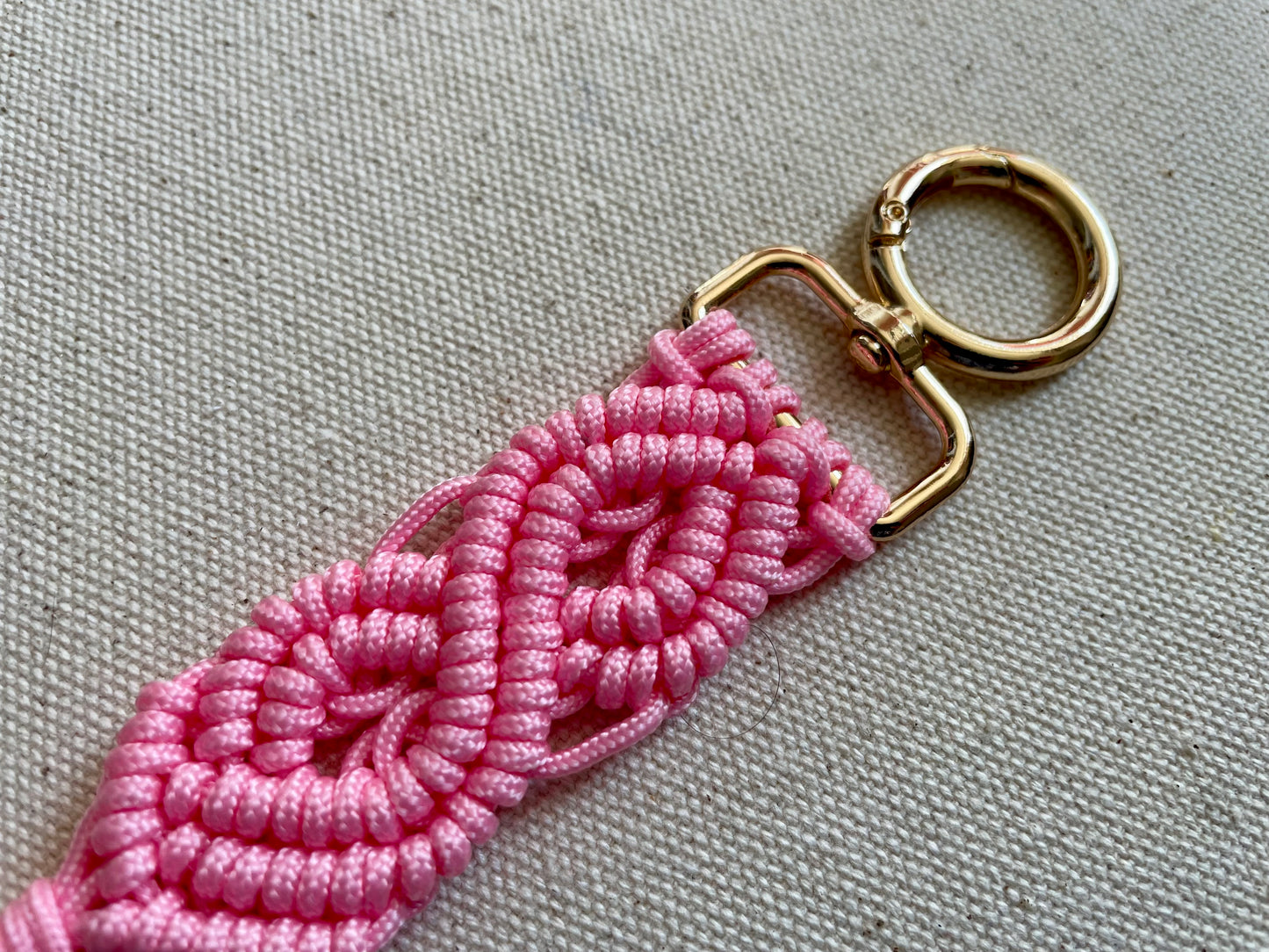 Macramé Paracord Keychain – Baby Pink Double Diamond Knot