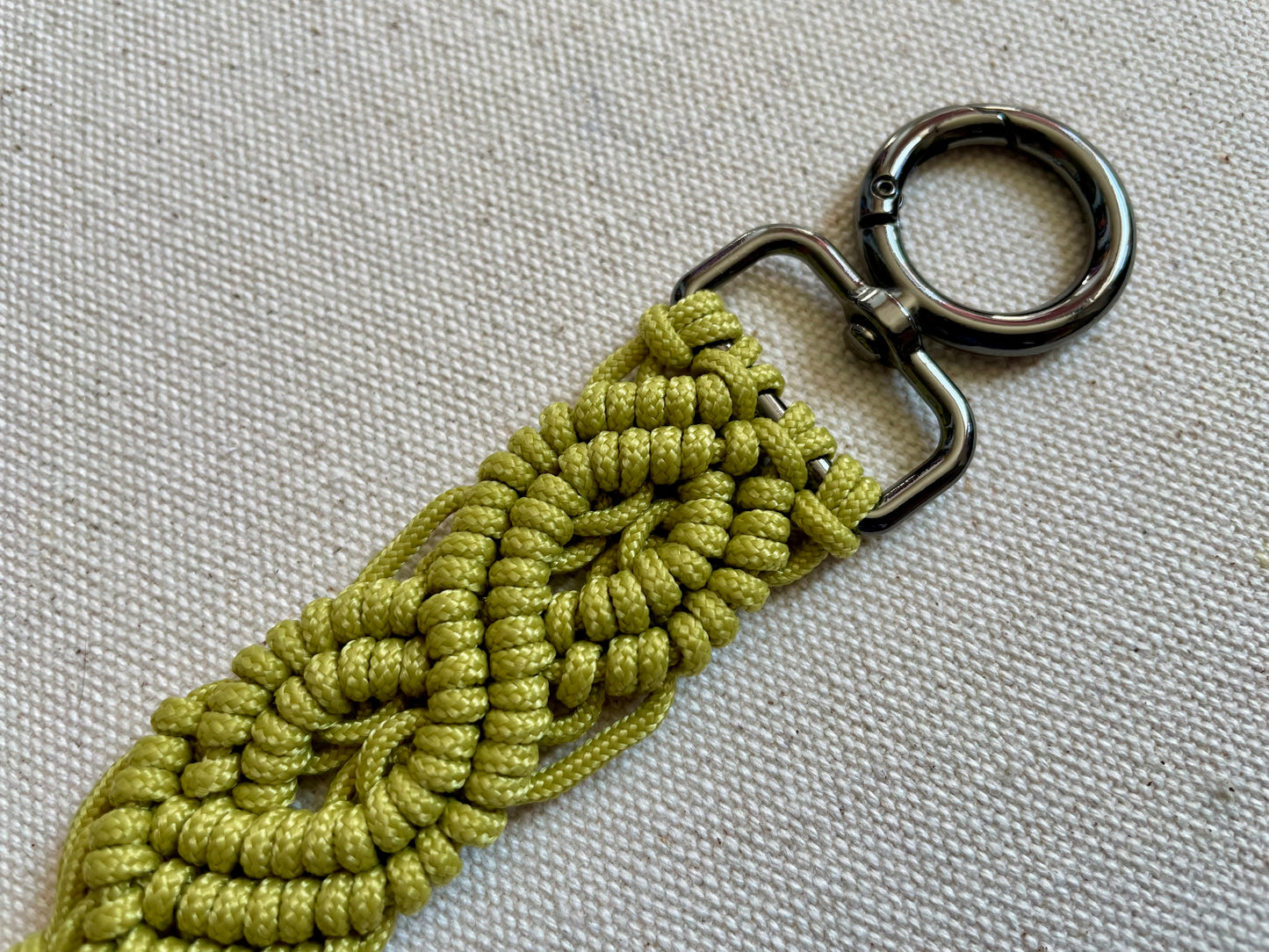 Macramé Paracord Keychain – Green Khaki Double Diamond Knot