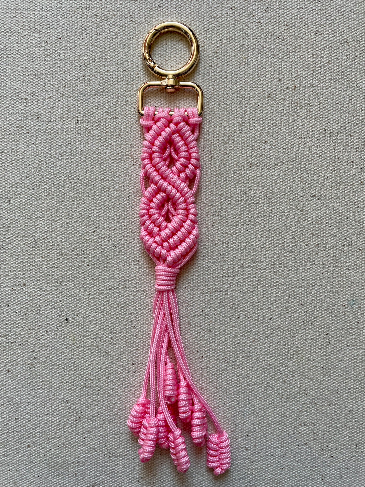 Macramé Paracord Keychain – Baby Pink Double Diamond Knot
