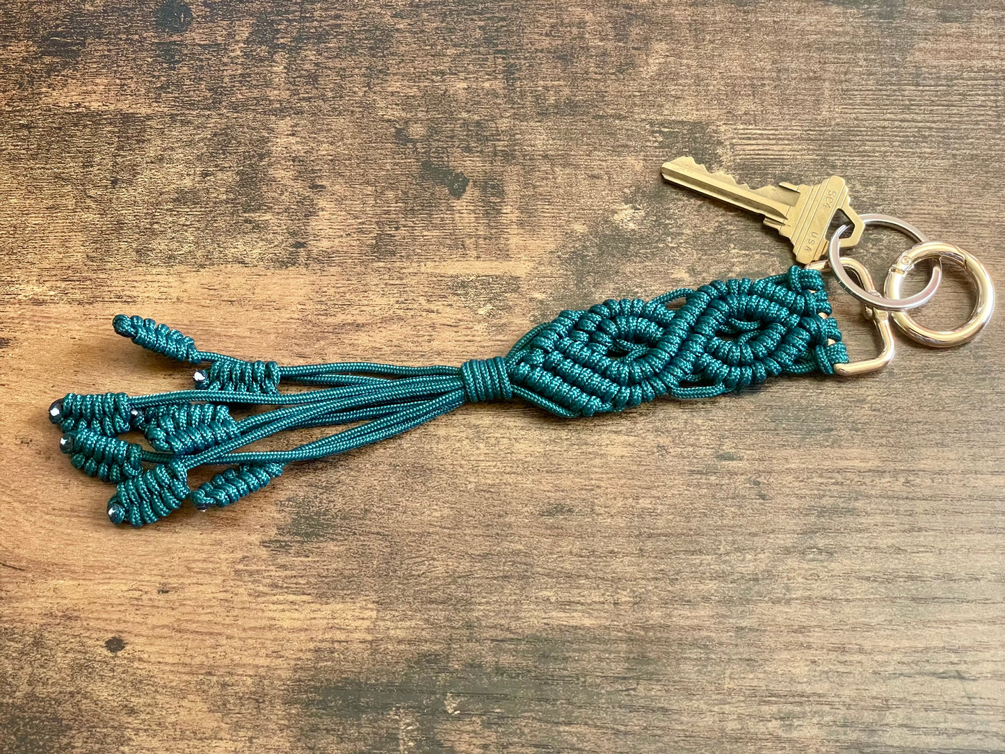 Macramé Paracord Keychain – Forest Green Double Diamond Knot
