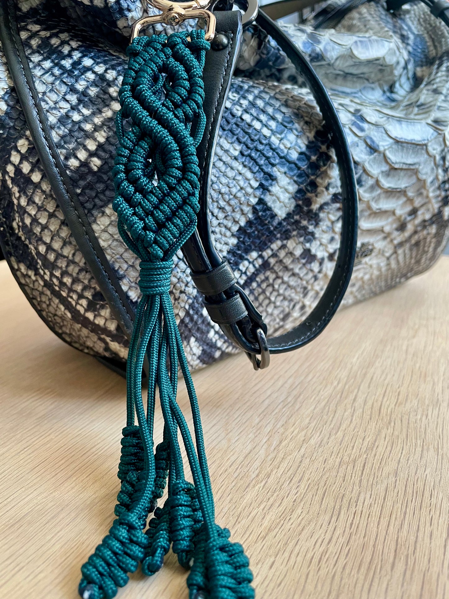 Macramé Paracord Keychain – Forest Green Double Diamond Knot