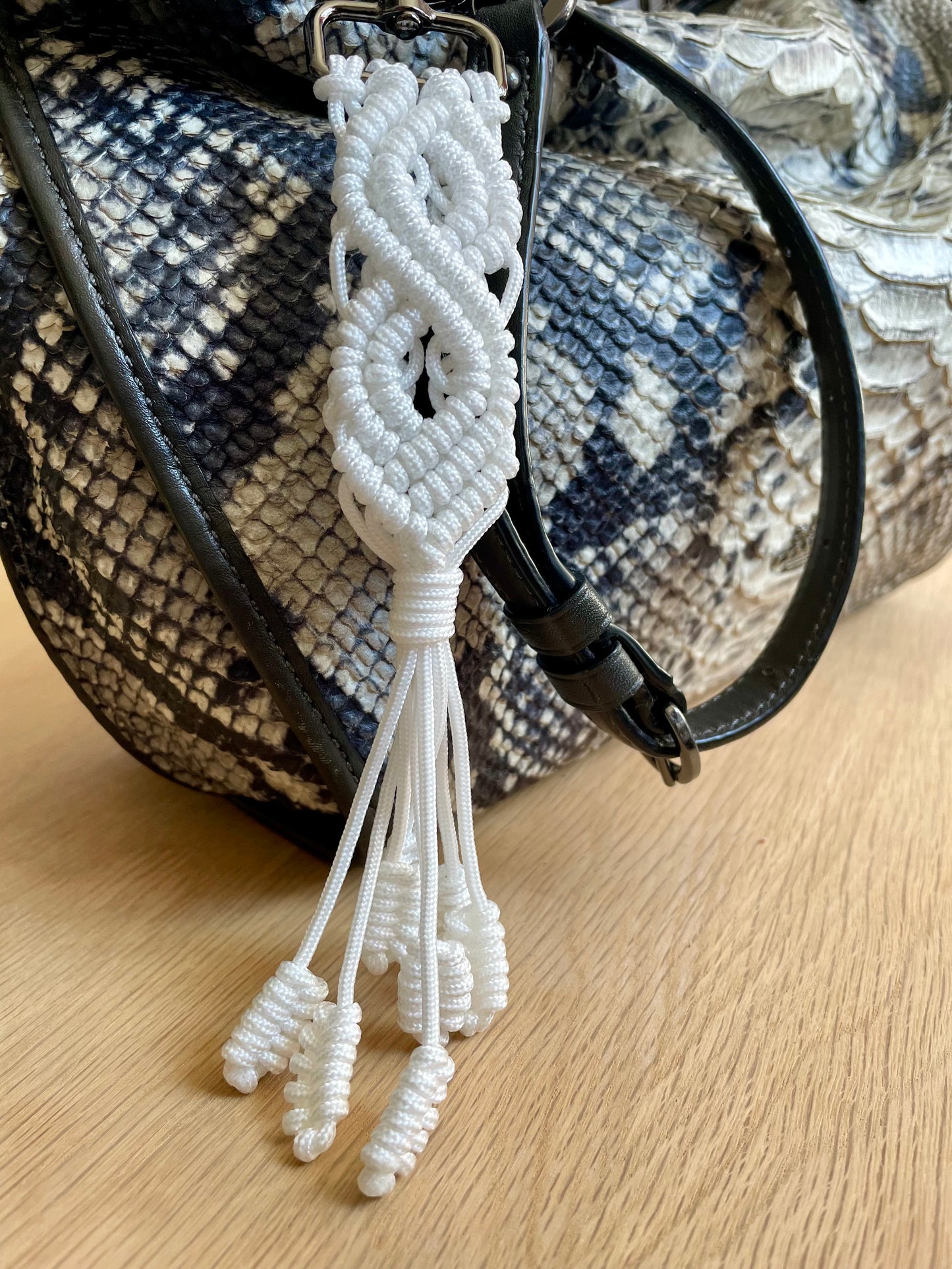Macramé Paracord Keychain – White Double Diamond Knot