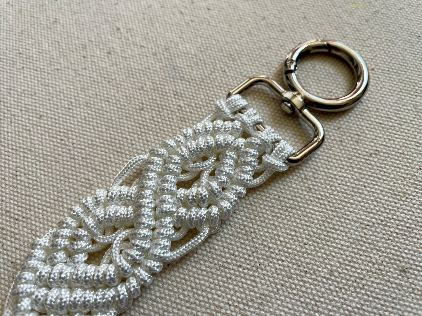 Macramé Paracord Keychain – Glossy White Double Diamond Knot