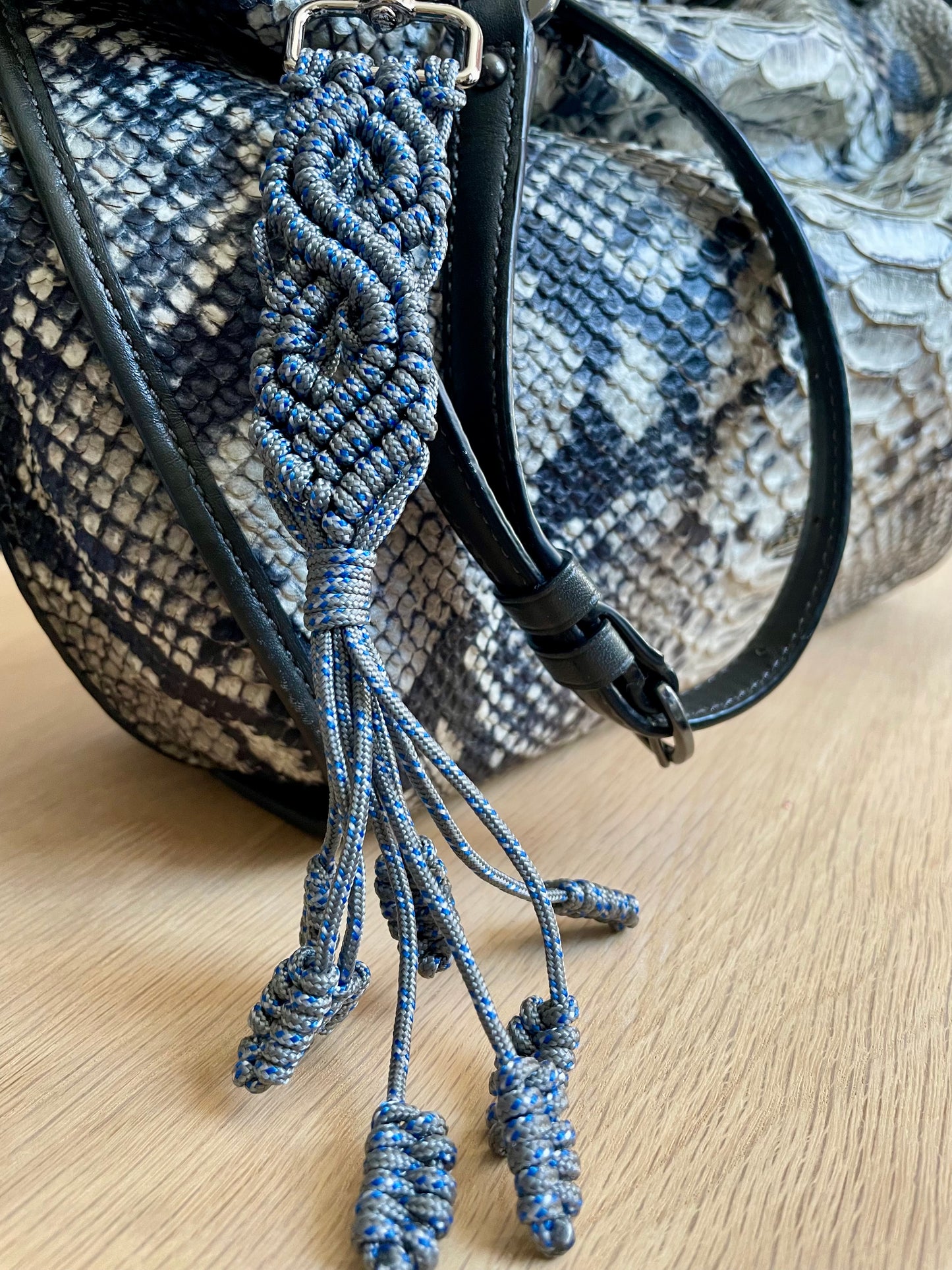 Macramé Paracord Keychain – Grey Multi Double Diamond Knot