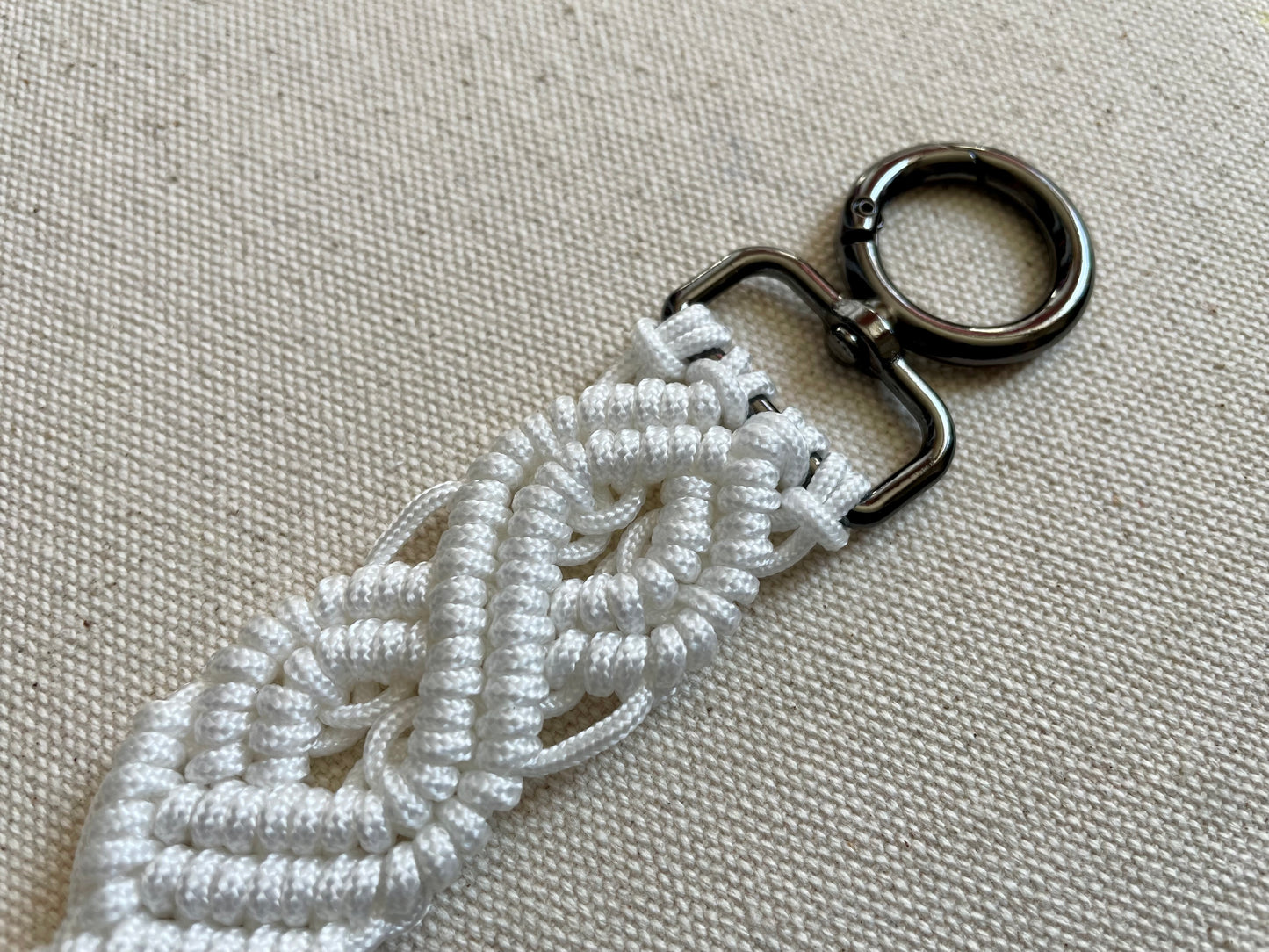 Macramé Paracord Keychain – White Double Diamond Knot