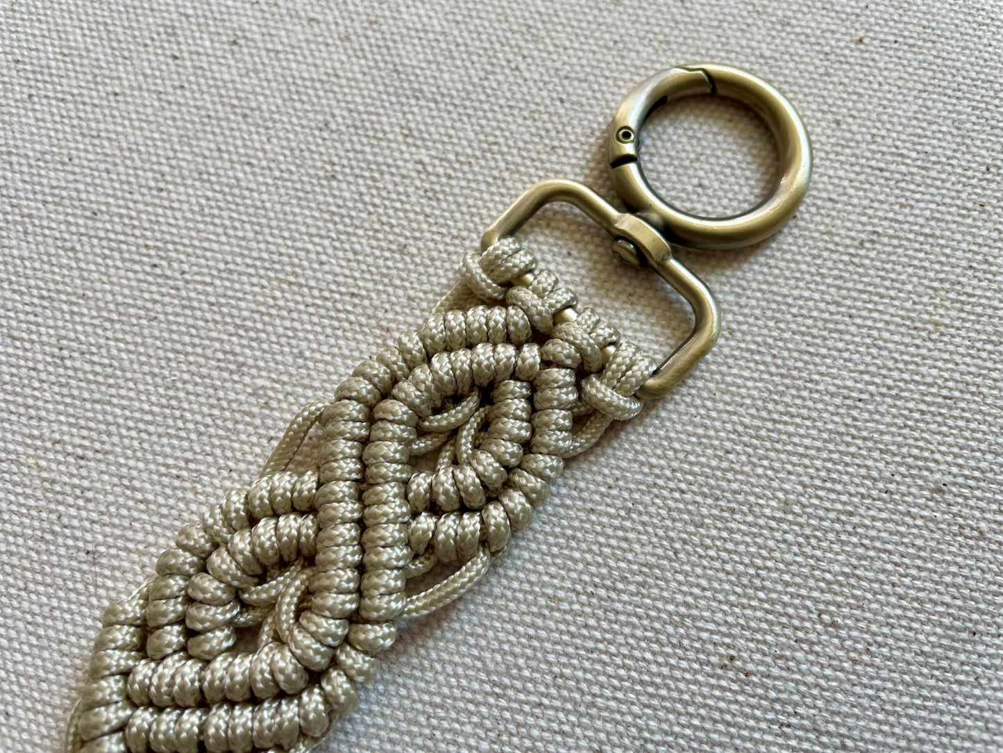 Macramé Paracord Keychain – Cream Double Diamond Knot