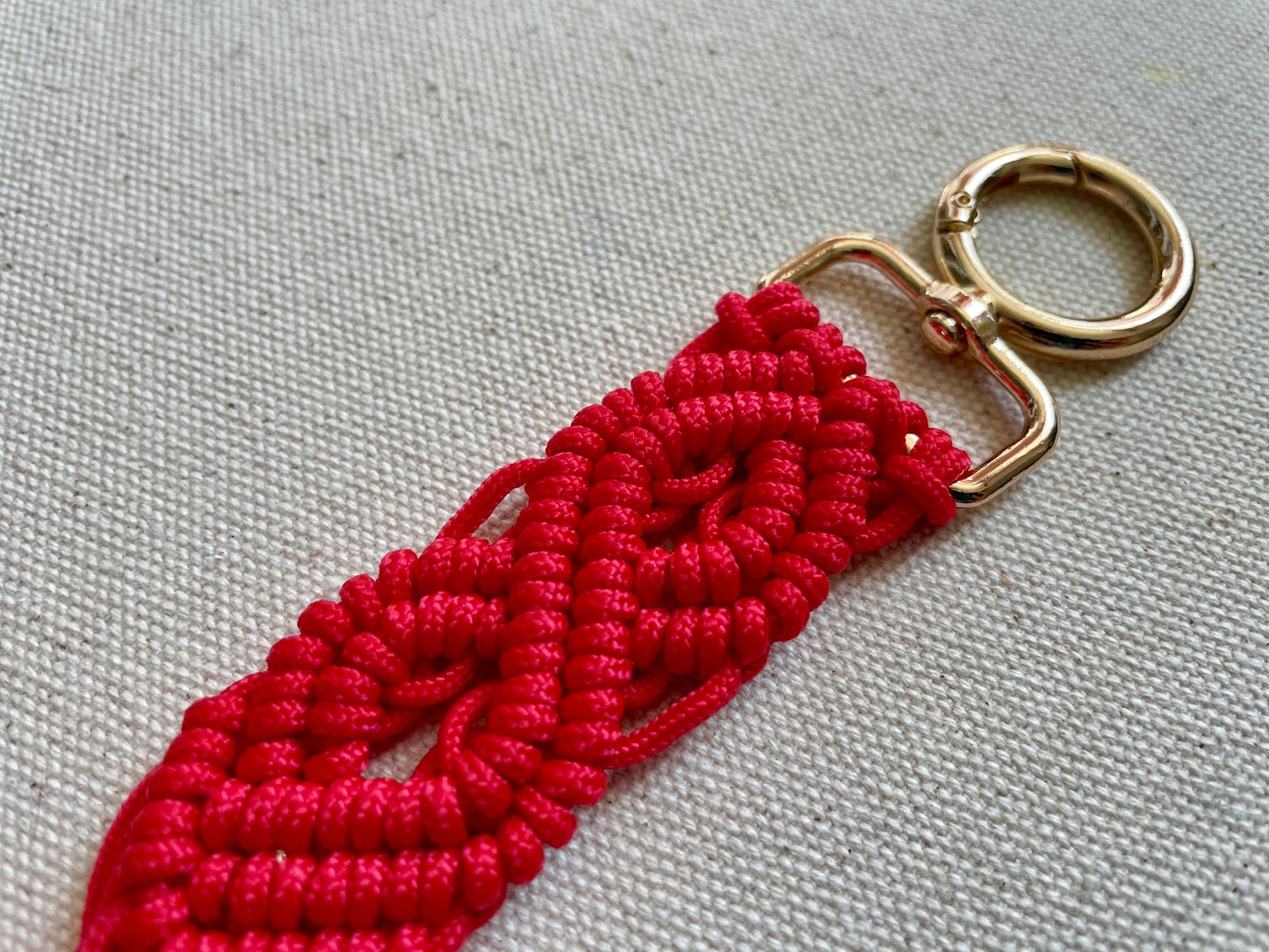 Macramé Paracord Keychain – Red Double Diamond Knot